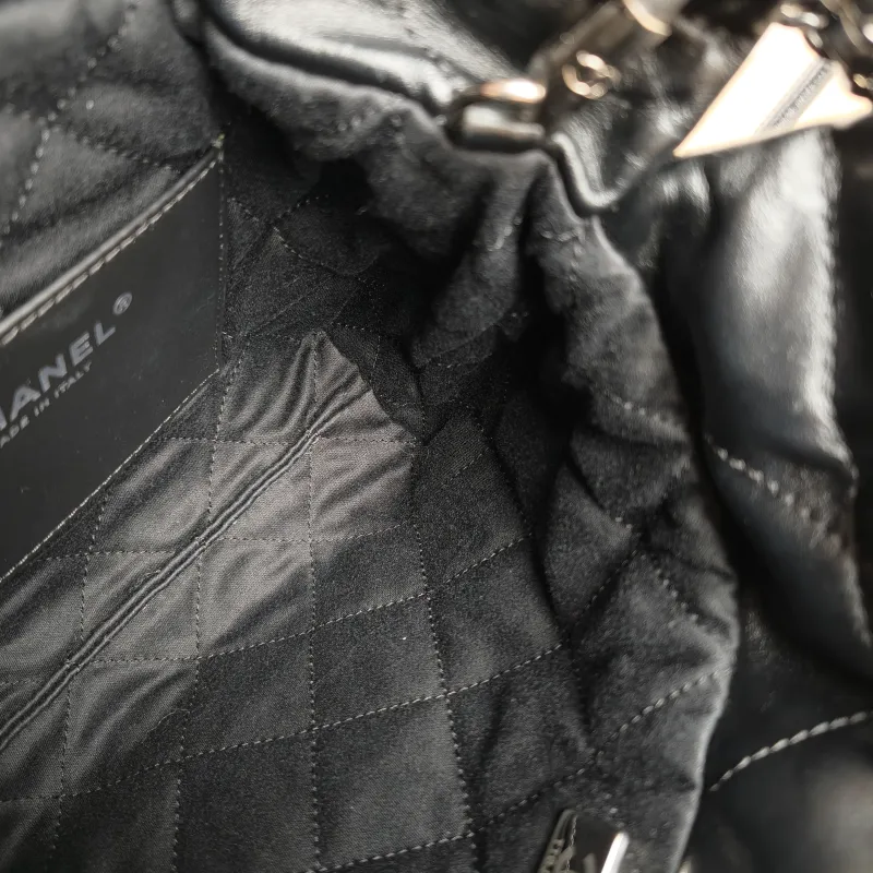 Chanel Shoulder Bag22Bag Black CC alfskinmini20 × 6 × 19 cm — detail view 7 of 12