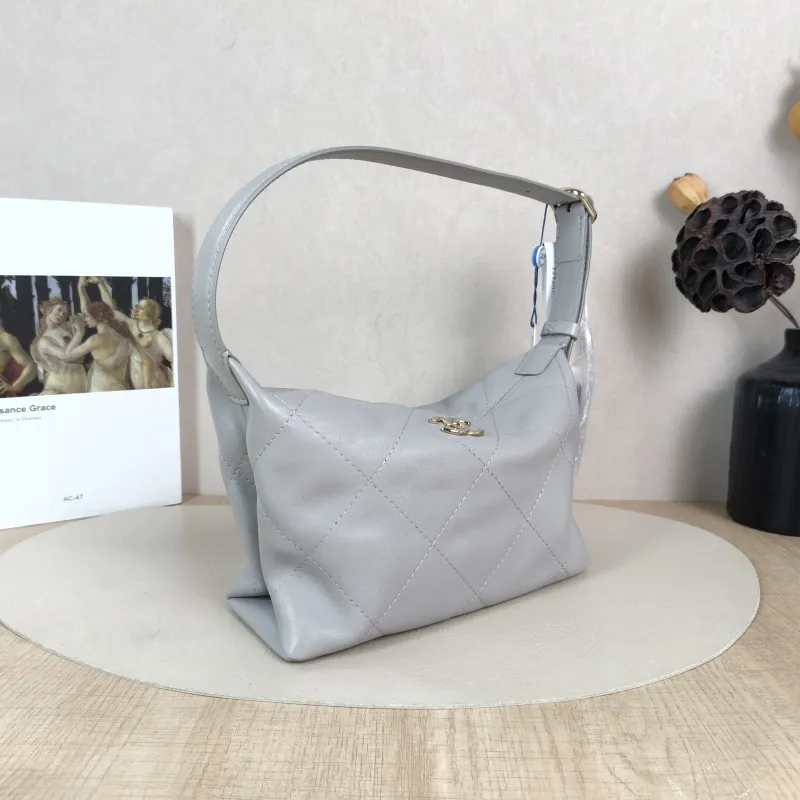Chanel Shoulder Bag hobo Grey Lambskin One Size 22 × 8 × 16 cm — cover view 2 of 6