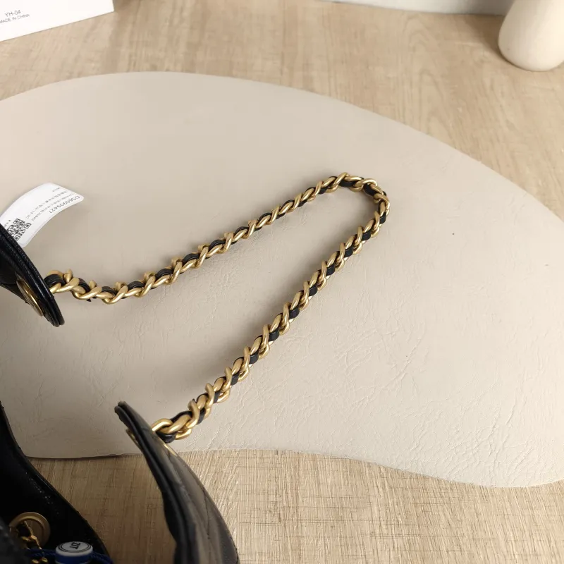 Chanel Shoulder Bag25Bag Black Grained Calfskin Small26 × 14 × 30 cm — detail view 11 of 11