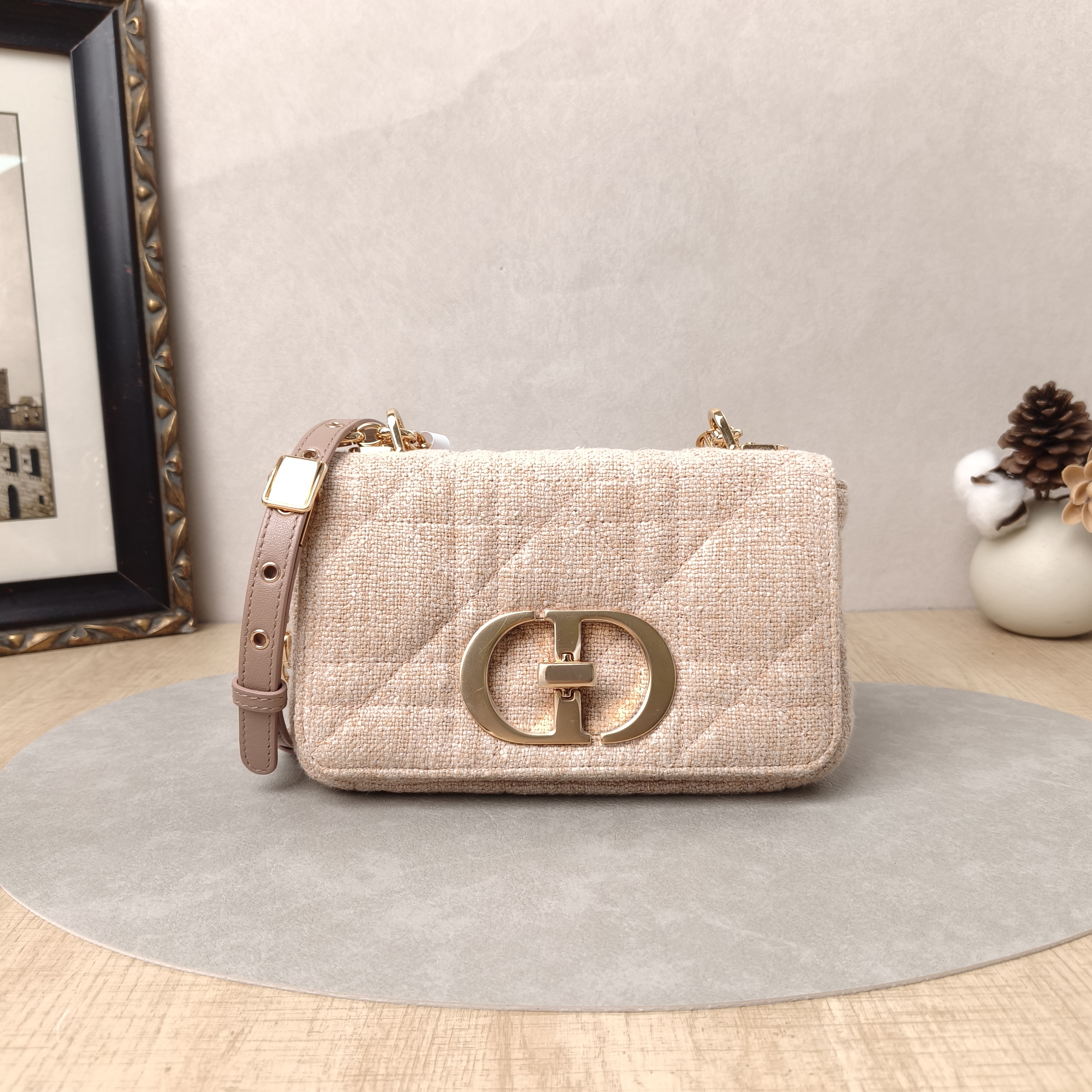 DIOR Crossbody Bag Caro Chain Bag Pink Small20 × 7 × 13.5 cm