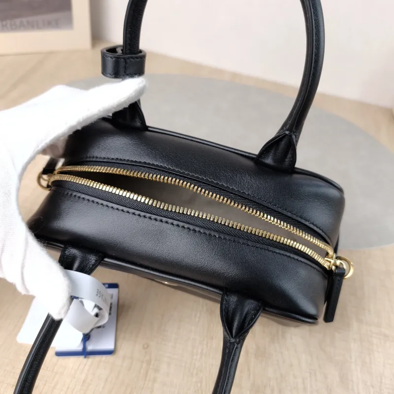 Chanel Shoulder Bag Bowling Bag Black Calfskin 20 × 8 × 12 cm — detail view 12 of 12