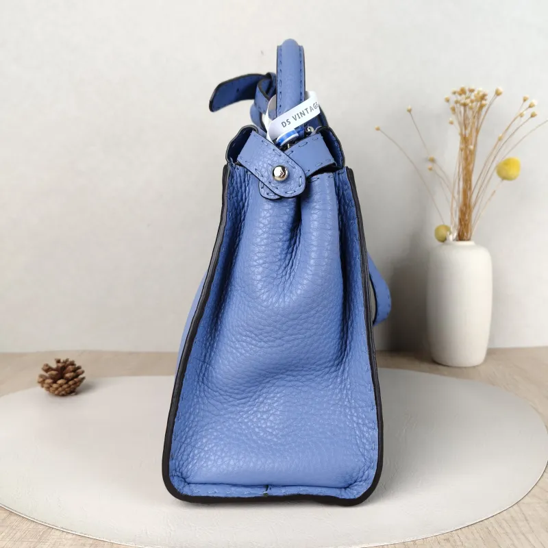 FENDI Crossbody Bagpeekaboo lconic Crossbody Bag Blue Calfskin Large34 × 13 × 23 cm — detail view 5 of 14