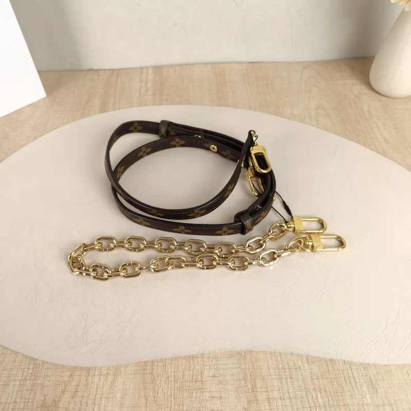 Louis Vuitton Crossbody Bag Pochette Métis East West Monogram PVC Small21.5 × 6 × 13.5 cm — detail view 2 of 14