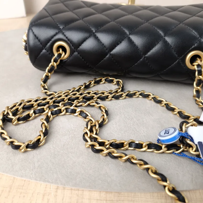 Chanel Crossbody Bag Pearl Crossbody Bag Black Lambskin One Size20 × 5 × 13 cm — detail view 11 of 15