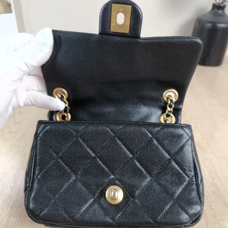 Chanel Crossbody Bag Black Calfskinmini17 × 4 × 12 cm — detail view 4 of 12