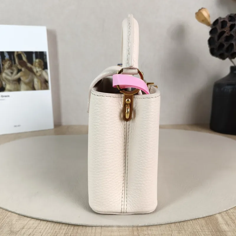 Louis Vuitton Shoulder Bag Capucines Beige Calfskin Mini 21 × 8 × 14 cm — detail view 10 of 11