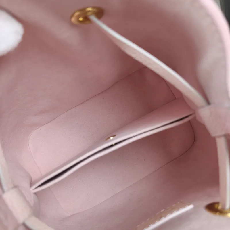 Louis Vuitton Crossbody Bag NÉONOÉ Bucket Bag BB Collection · Calfskin BB 20 × 13 × 20 cm — detail view 2 of 11