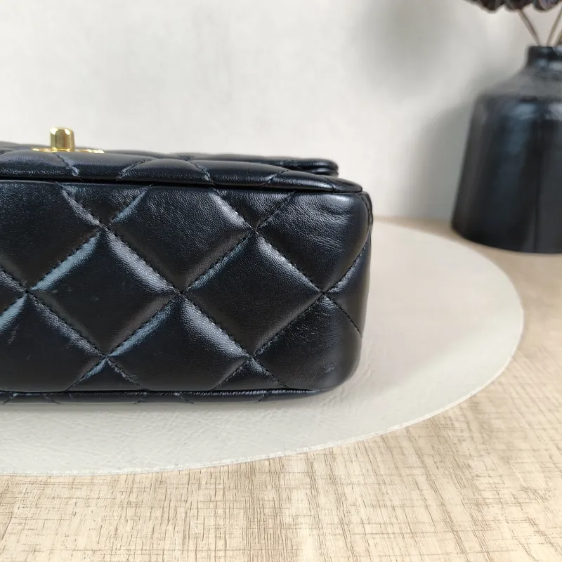 Chanel Crossbody Bag Black SL ambskin Medium25 × 8 × 16 cm — detail view 12 of 12