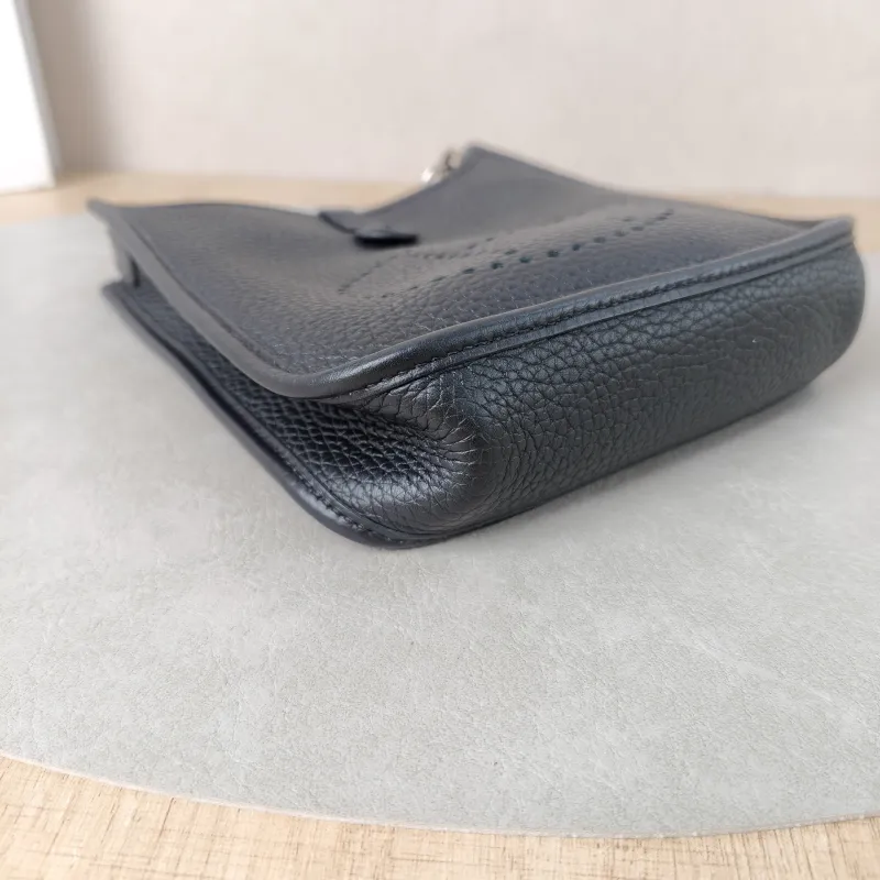 Hermès Crossbody Bag Evelyne Mini 16 Mini 16 Black TC Calfskin Mini 17 × 5.5 × 18 cm U — detail view 3 of 12