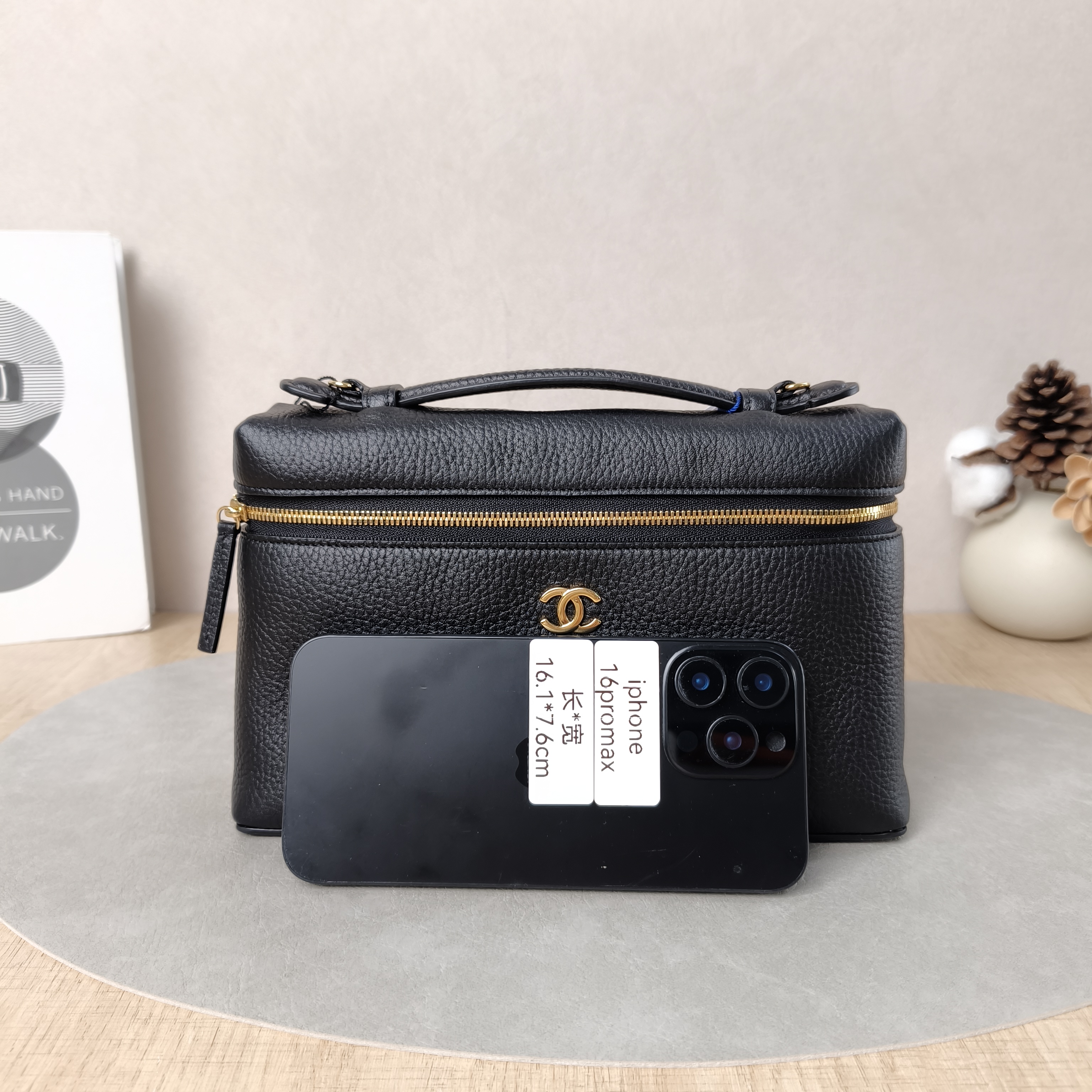 Chanel Crossbody Bag26a Cosmetic Bag Black Calfskin Large23 × 5 × 15 cm — cover view 5 of 6