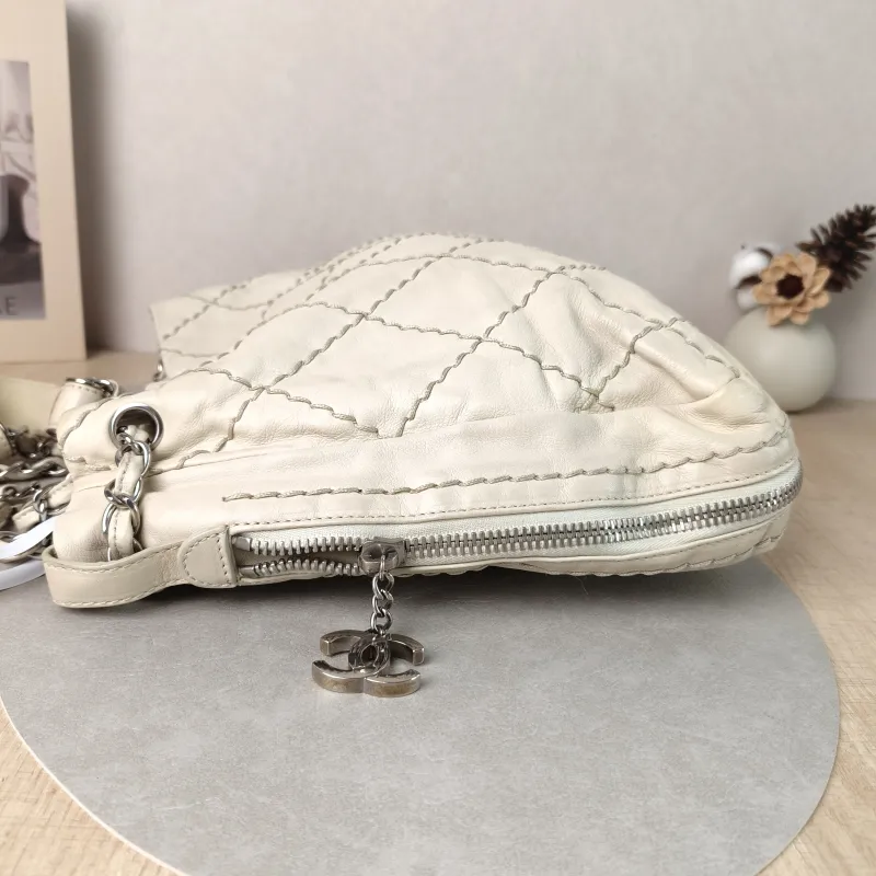 Chanel Shoulder Bag Tote Bag Beige Calfskin 37 × 7 × 29 cm 11 — detail view 7 of 12