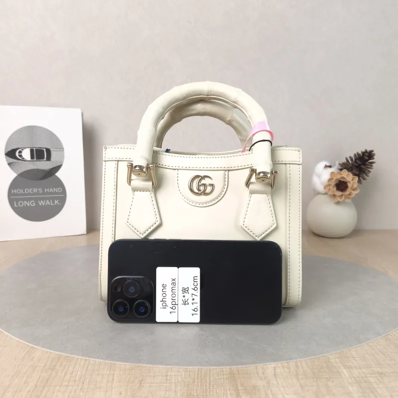 GUCCI Top Handle Bag Diana Top Handle Bag White Calfskin One Size20 × 9.5 × 16 cm — cover view 4 of 5