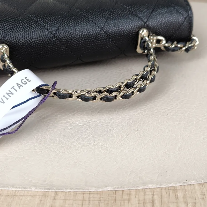 Chanel Crossbody Bag kelly Black Grained Calfskin One Size 18 × 4.5 × 10 cm — detail view 11 of 14