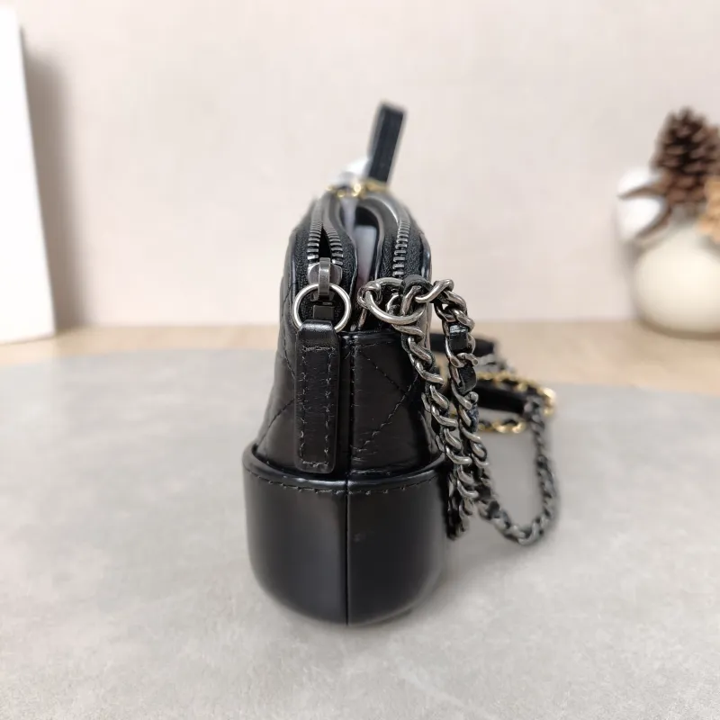 Chanel Crossbody Bag Gabrielle Gabrielle Bag Black Calfskinmini19 × 4 × 10 cm — detail view 4 of 15