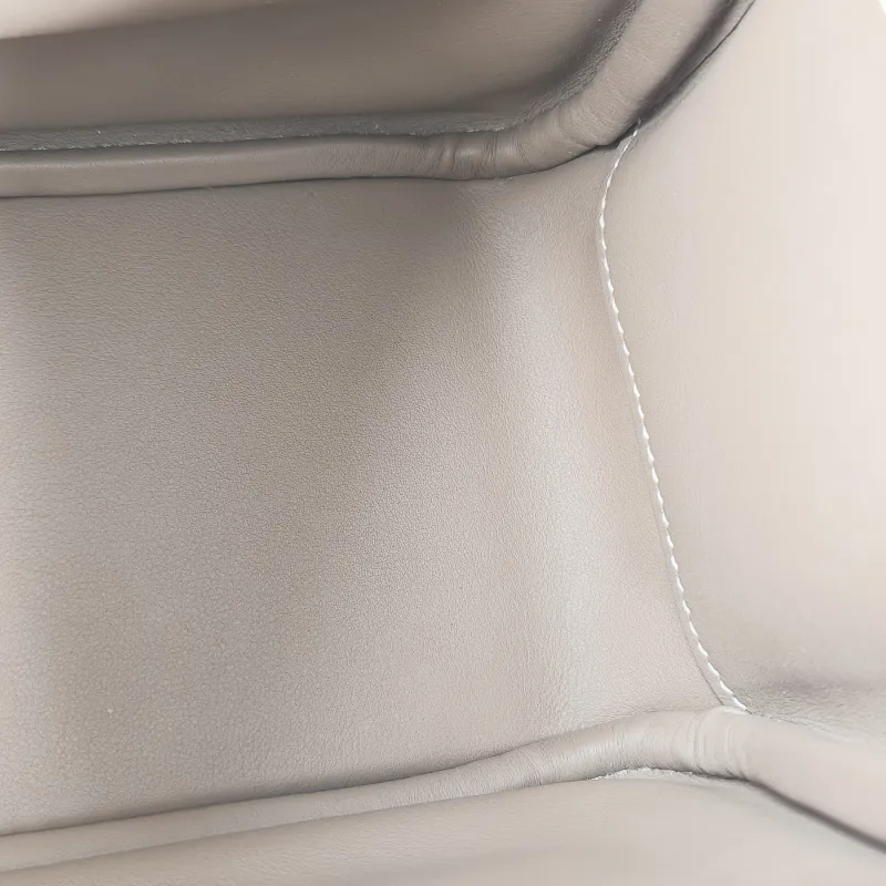 Hermès Crossbody Bag Lindy Mini 1918 TC Calfskinmini19 × 9.5 × 13 cm — detail view 10 of 12