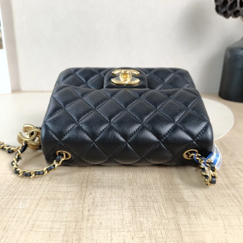 Chanel Crossbody Bag c Black Lambskin Mini 17 × 8 × 13.5 cm — detail view 9 of 13