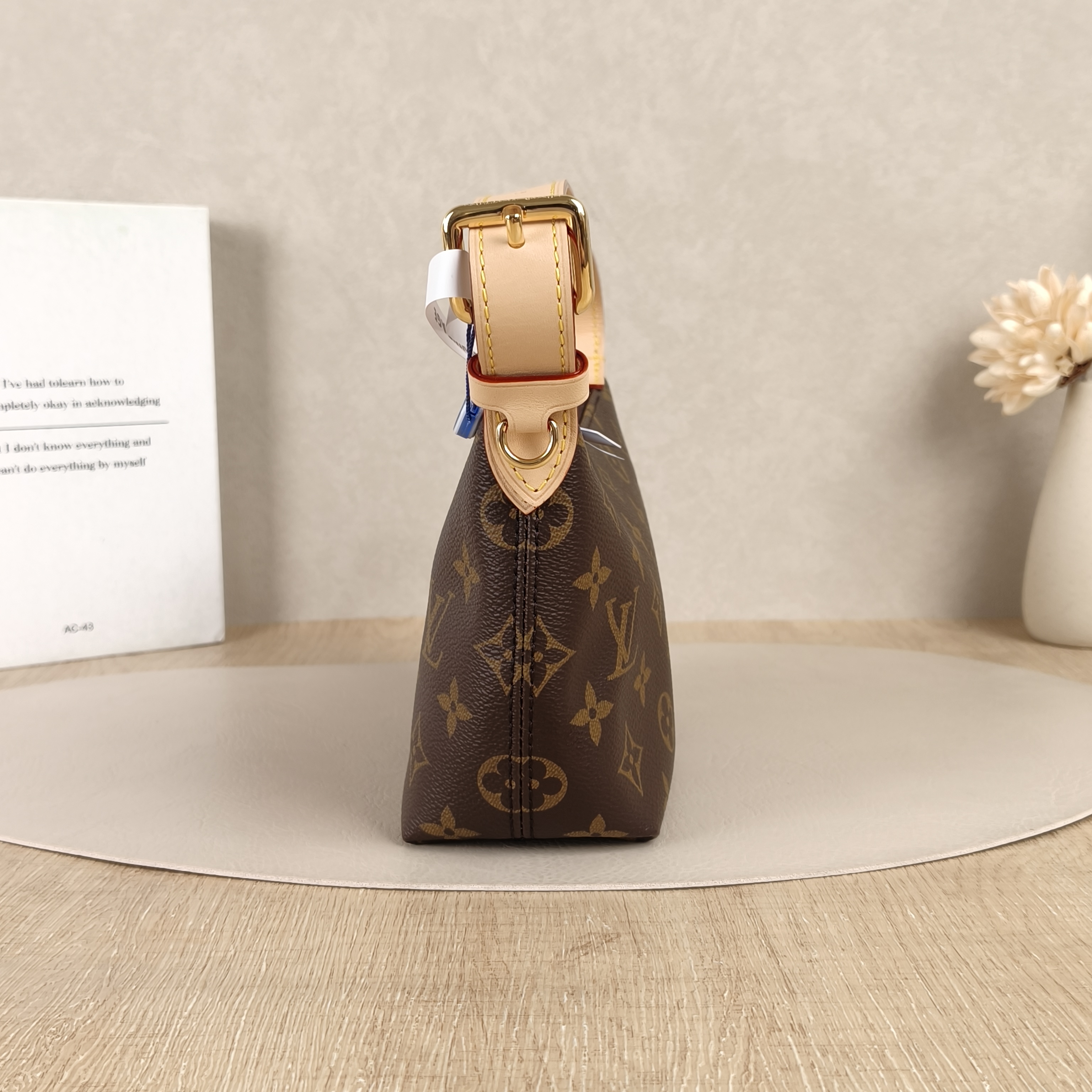 Louis Vuitton Shoulder Bag Pochette Hills Monogram PVC One Size18.5 × 6.5 × 11 cm — cover view 3 of 8