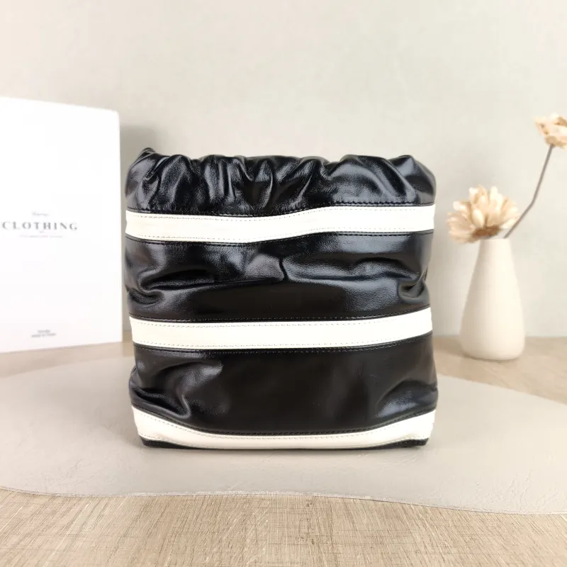 Chanel Crossbody Bag22Bag Black White Calfskinmini20 × 6 × 19 cm — cover view 6 of 6