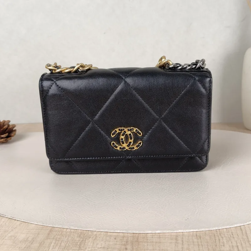 Chanel Crossbody Bag SL ambskinmini19.2 × 3.5 × 12.3 cm