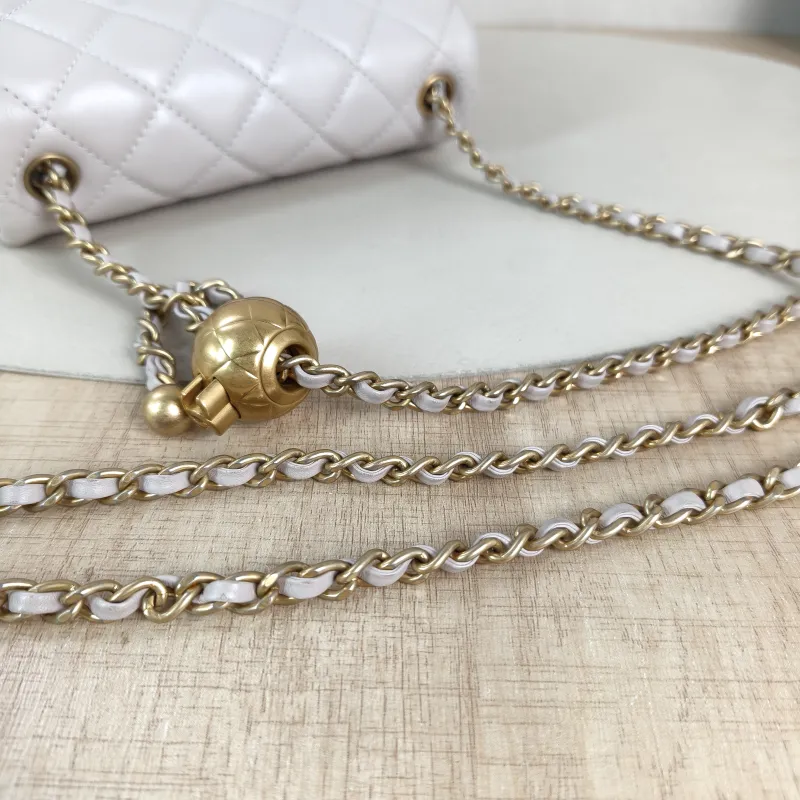 Chanel Crossbody Bag Lambskin One Size17 × 8 × 13.5 cm — detail view 12 of 13