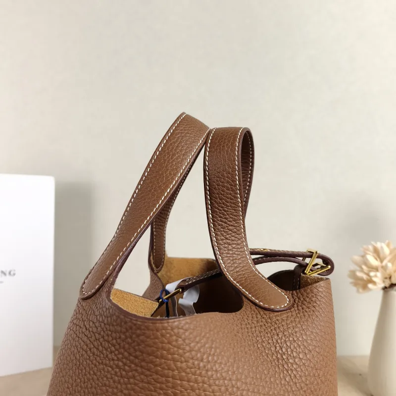 Hermès Top Handle Bag Picotin Lock 18 18 TC Calfskin Small 18 × 13 × 19 cm B — detail view 8 of 10