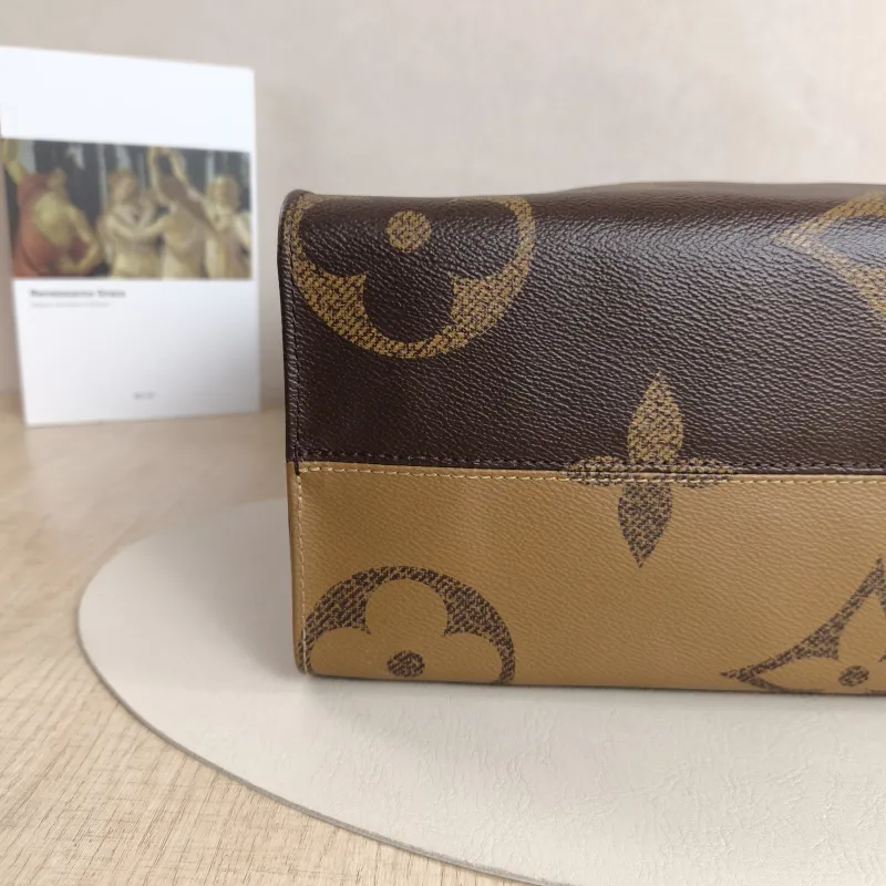 Louis Vuitton Shoulder Bag Onthego Medium Monogram PVC35 × 14 × 27 cm — detail view 1 of 12