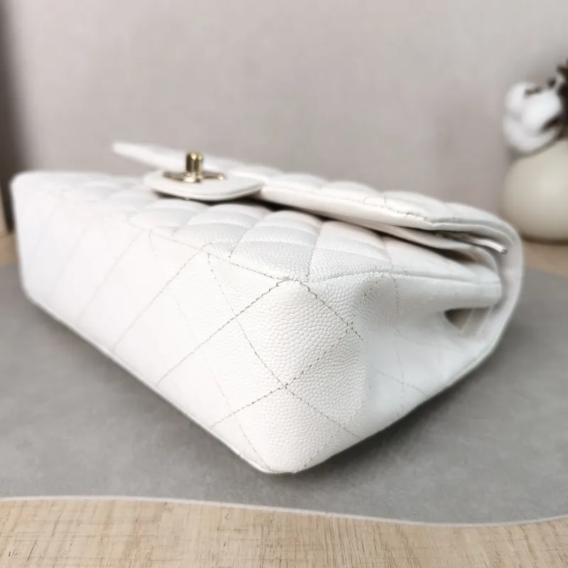 Chanel Crossbody Bag Classic Flap CF White Grained Calfskin Small 23 × 6 × 14.5 cm — detail view 4 of 13
