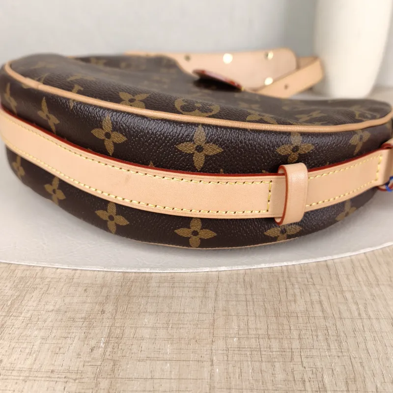 Louis Vuitton Shoulder Bag Croissant Monogram PVC Medium25 × 5 × 15 cm — detail view 5 of 13