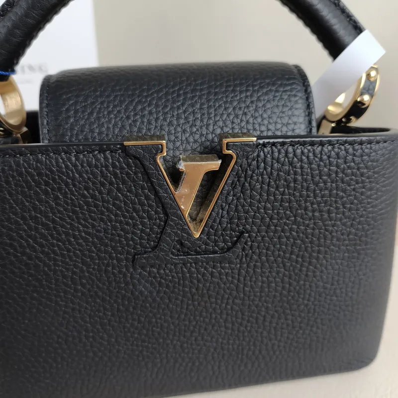 Louis Vuitton Crossbody Bag Capucines Black Calfskin Mini 21 × 8 × 14 cm — detail view 5 of 10