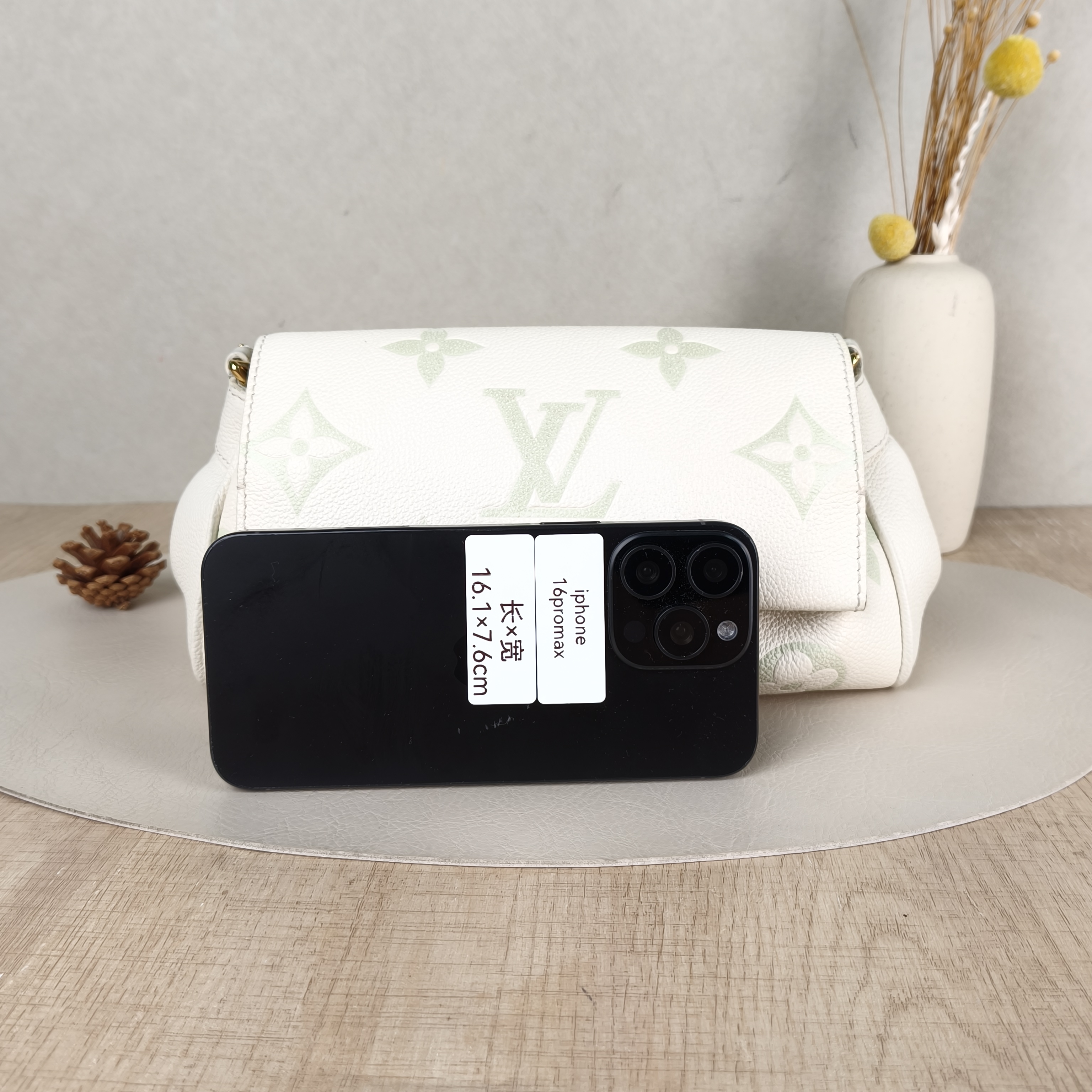 Louis Vuitton Crossbody Bag Favorite White · Green Empreinte Embossed Calfskin Monogram Medium24 × 9 × 14 cm — cover view 5 of 5