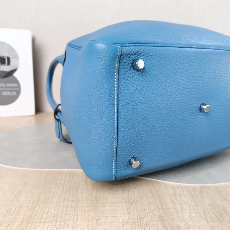 Hermès Crossbody Bag Lindy 3075 Taurillon Clemence TC Calfskin30 × 15 × 19 cm — detail view 2 of 14
