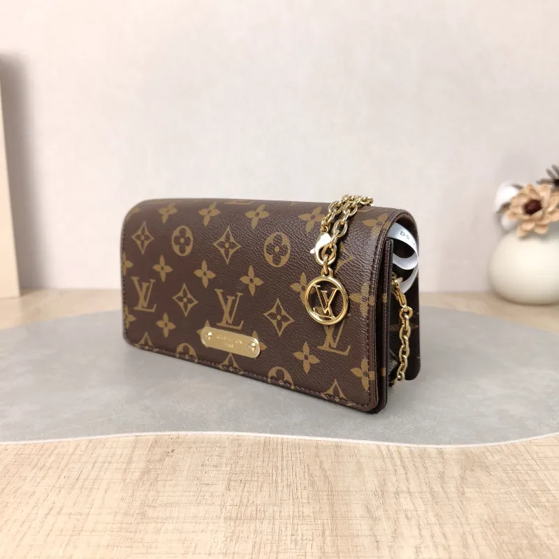 Louis Vuitton Crossbody Bag LILY Chain Bagwoc Monogram PVC 21 × 3.5 × 10.5 cm — cover view 5 of 5
