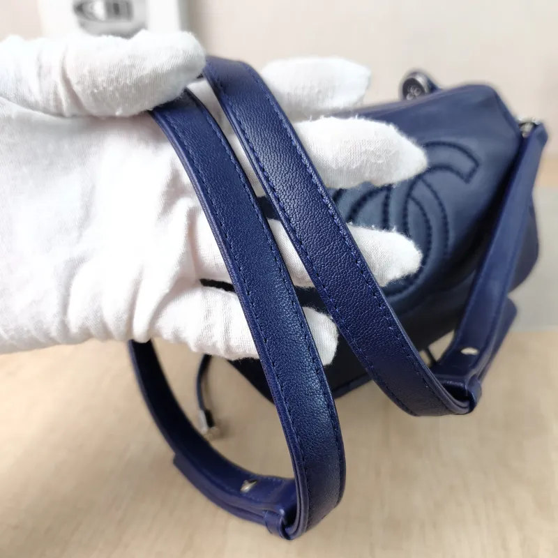Chanel Backpackv Backpack Navy Lambskin Small18 × 11 × 23 cm — detail view 7 of 15