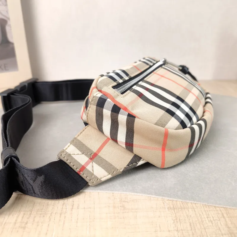 BURBERRY Belt Bag Belt Bag Canvas One Size 18 × 4 × 13.5 cm — detail view 1 of 11