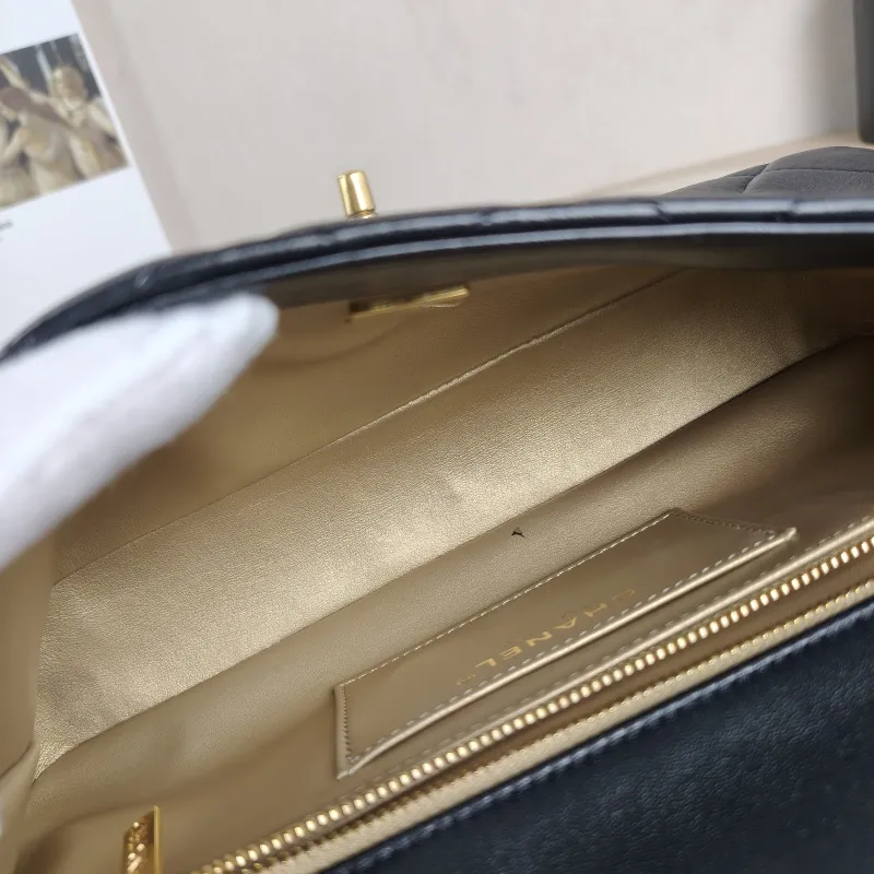 Chanel Crossbody Bag Black Lambskin Medium27 × 6 × 14 cm — detail view 8 of 14