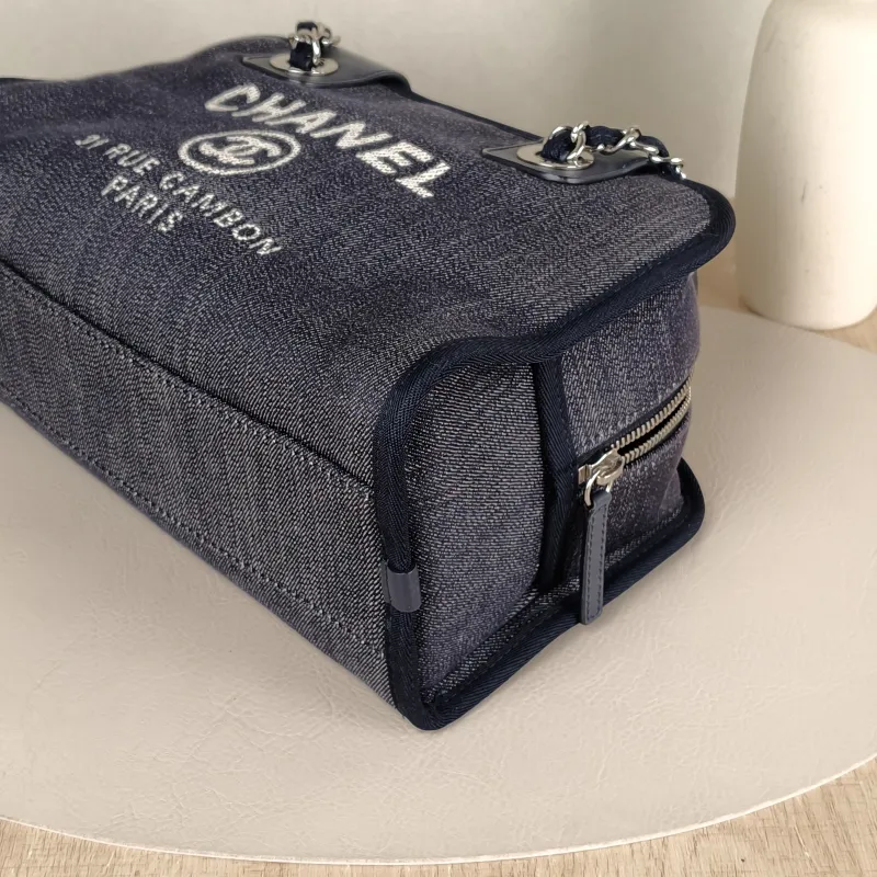 Chanel Crossbody Bag Navy Canvas One Size27 × 12 × 16 cm — detail view 1 of 13