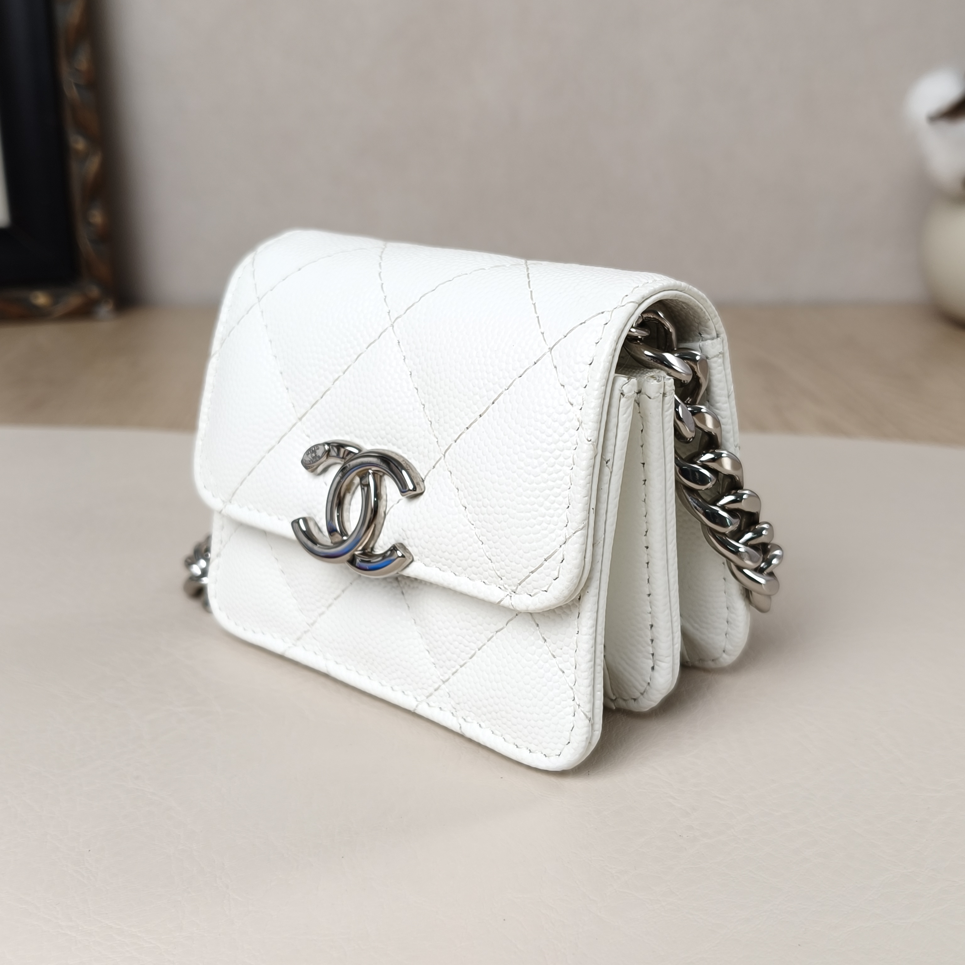 Chanel Crossbody Bag White Grained Calfskin One Size10 × 5.5 × 8.5 cm — cover view 2 of 11