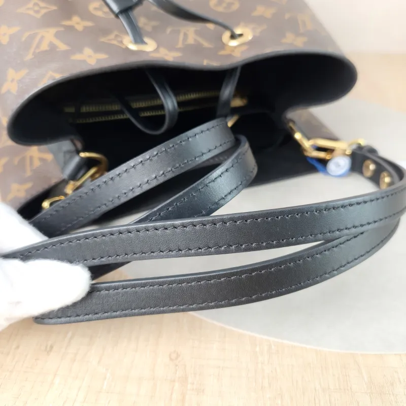 Louis Vuitton Shoulder Bag NÉONOÉ Bucket Bag Black PVC Medium 26 × 17.5 × 26 cm — detail view 3 of 11