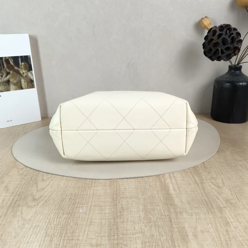 Chanel Crossbody Bag hobo White Lambskin One Size 27 × 11 × 24 cm — cover view 5 of 5