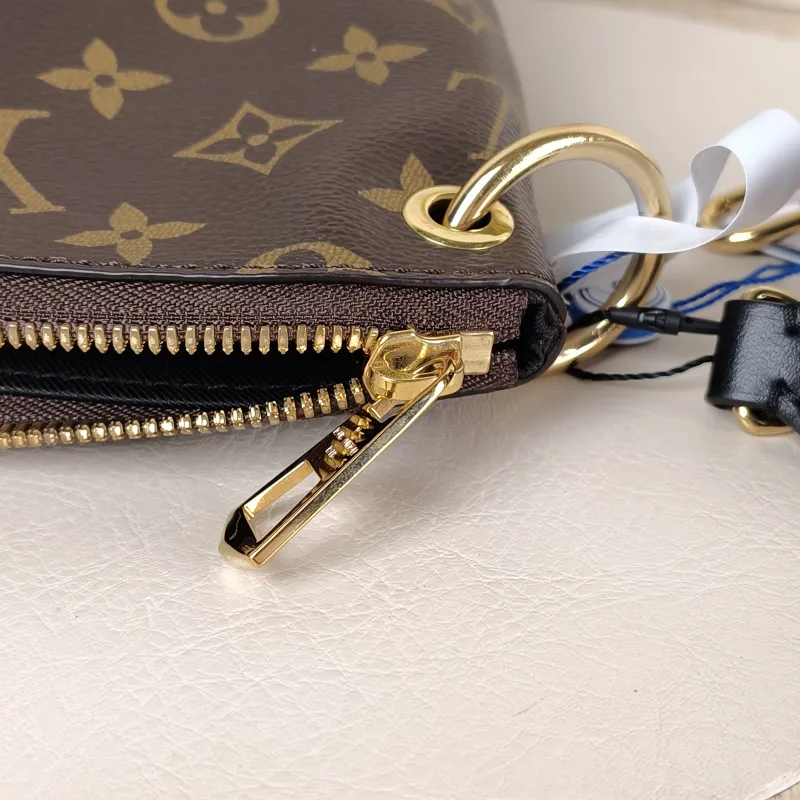 Louis Vuitton Crossbody Bag ODEON Monogram PVC Small 24 × 8 × 22 cm — detail view 12 of 12