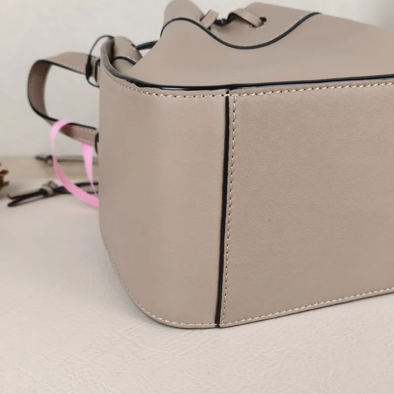 LOEWE Crossbody Bag Hammock Calfskinmini17 × 11 × 19.5 cm — detail view 11 of 12