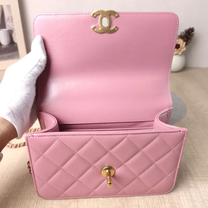Chanel Crossbody Bag Calfskin Small 19 × 8 × 12 cm — detail view 8 of 10