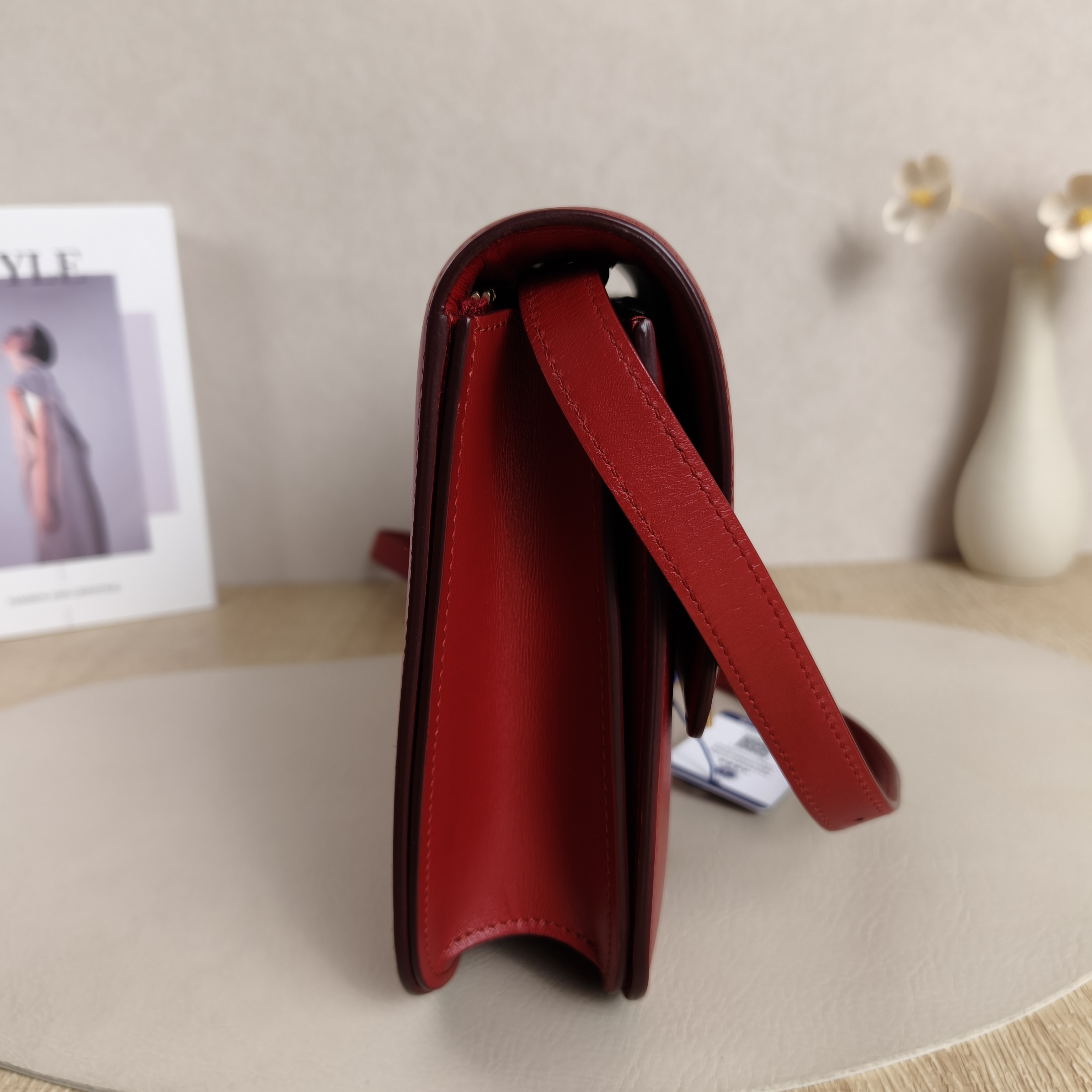 CELINE Crossbody Bag Classic Box Red Calfskin Medium24 × 7 × 18 cm — cover view 11 of 12