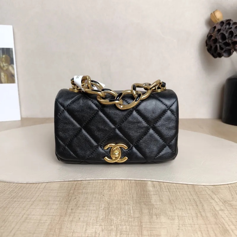 Chanel Crossbody Bag 22a Black Lambskinmini17 × 9 × 12 cm