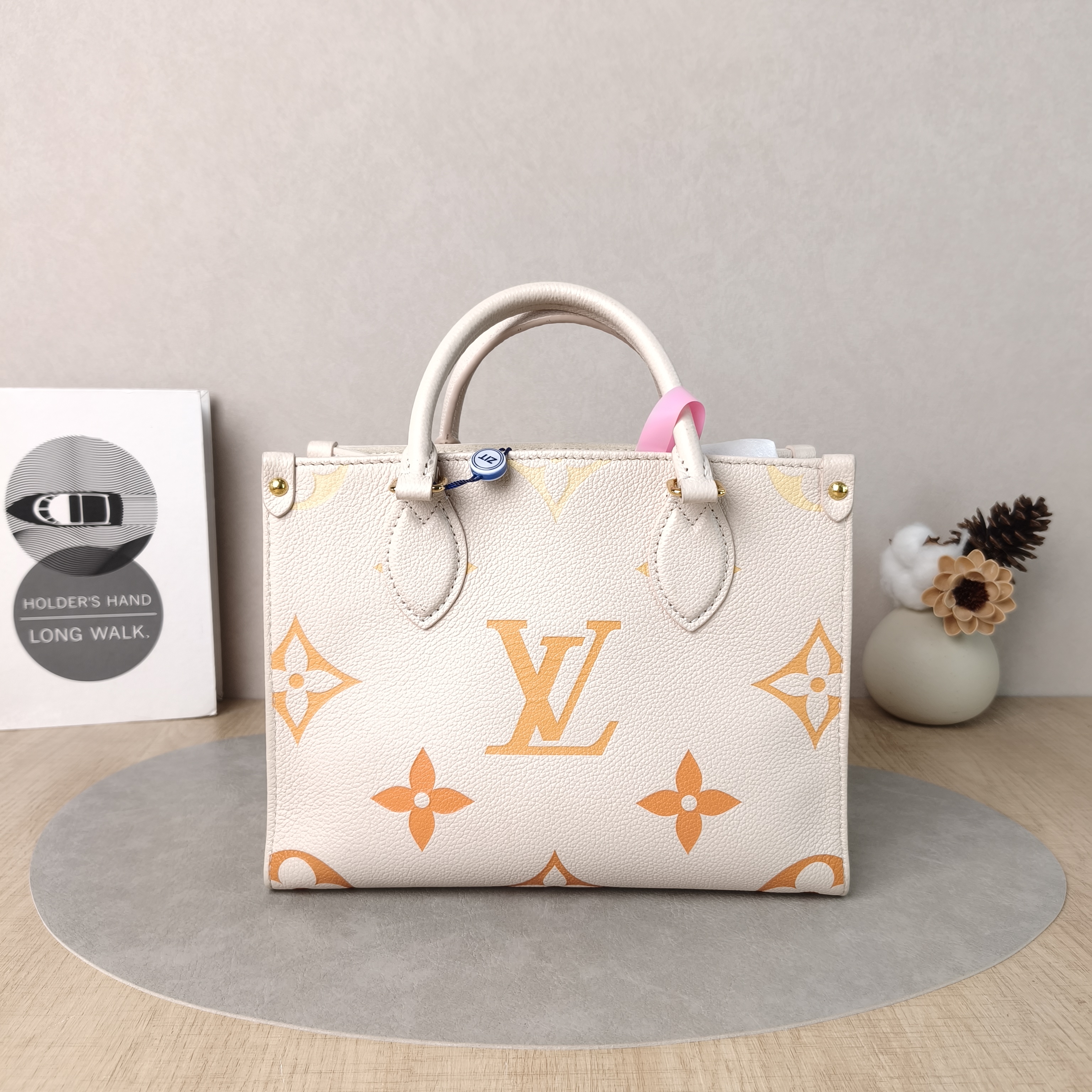 Louis Vuitton Shoulder Bag Onthego Beige Empreinte Embossed Calfskin Small25 × 11.5 × 19 cm