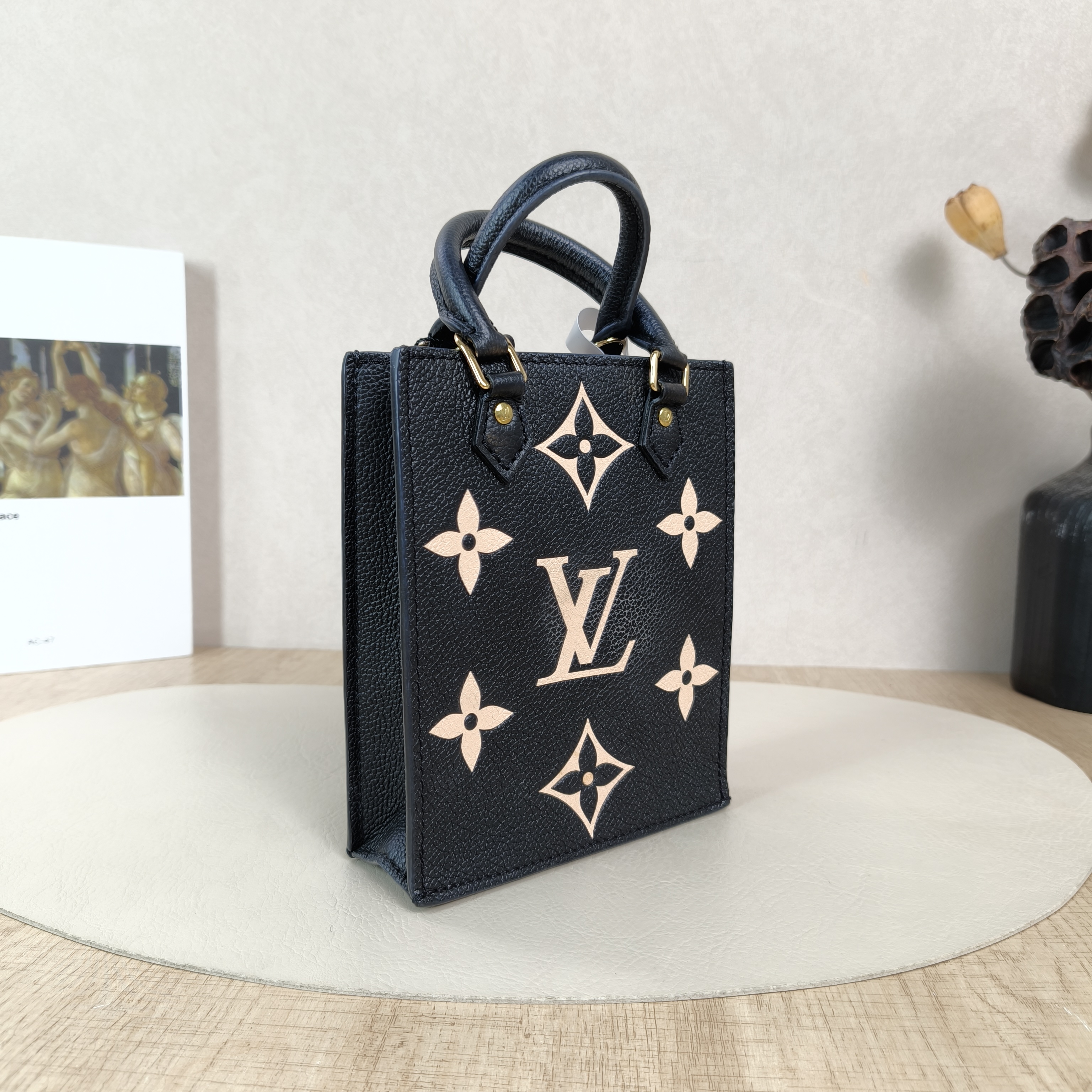 Louis Vuitton Crossbody Bag PETIT SAC PLAT Mini Calfskinmini14 × 5 × 17 cm — cover view 4 of 5