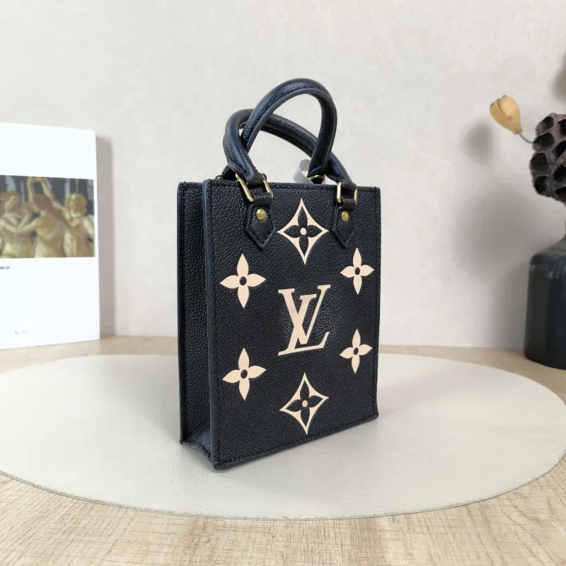 Louis Vuitton Crossbody Bag PETIT SAC PLAT Mini Calfskinmini14 × 5 × 17 cm — cover view 4 of 5