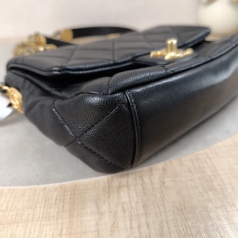 Chanel Crossbody Bag22a Black Grained Calfskin One Size20 × 6 × 15 cm — detail view 6 of 16