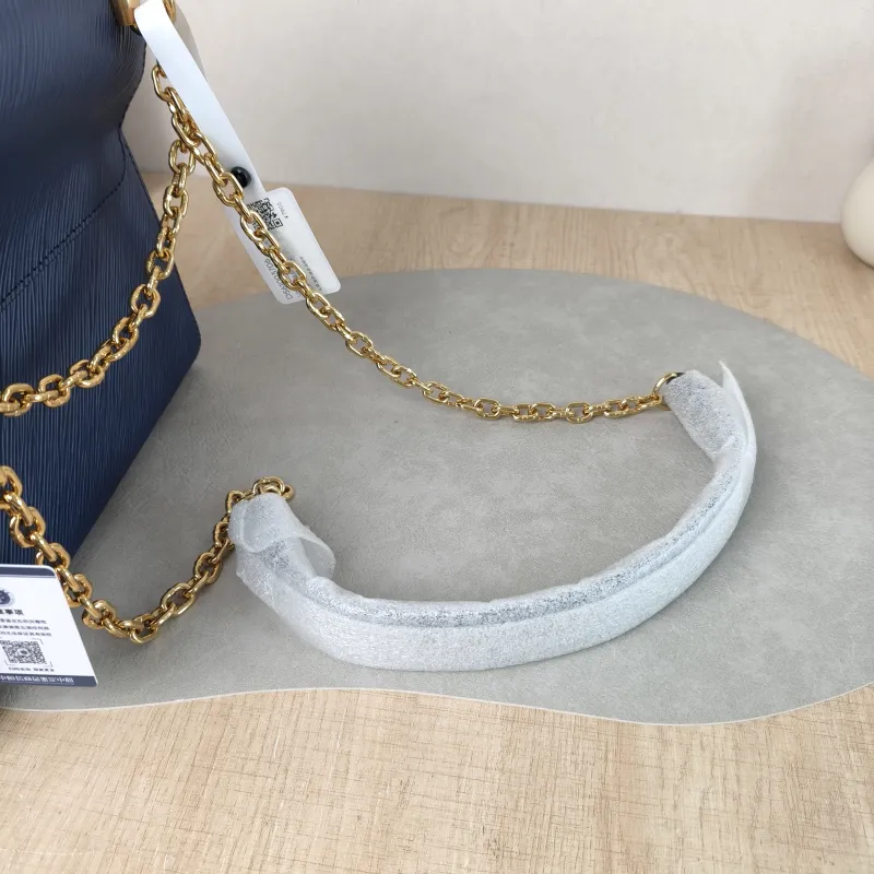 Louis Vuitton Crossbody Bag Twist Navy Epi Embossed Calfskin Medium 23 × 9.5 × 17 cm — detail view 4 of 14