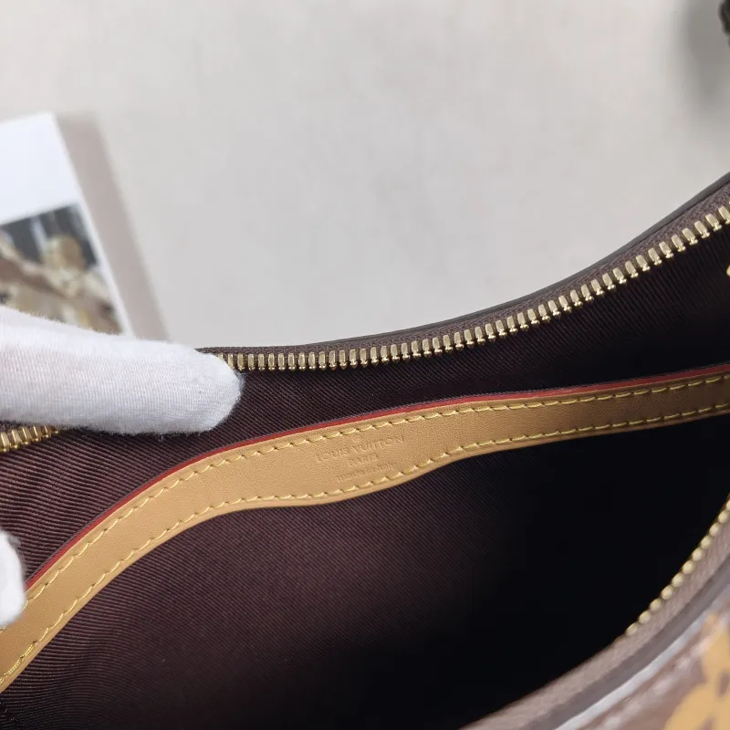 Louis Vuitton Crossbody Bag Boulogne PVC Small 26 × 9.5 × 16 cm — detail view 5 of 10